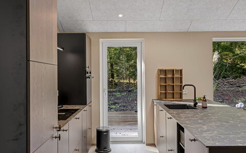 Mavis - 1.6Km from the Sea: Piso, Cocina, Mostrador, Suelo, Techo, Aparato De Cocina, Electrodoméstico, Material Natural