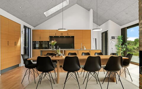 Uschi - 1Km from the Sea: Mueble, Piso, Diseño De Interiores, Madera, Silla, Cocina Y Comedor Mesa, Suelo, Techo, Comedor, Encendiendo