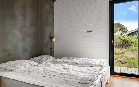 Uschi - 1Km from the Sea: Madera, Habitación, Piso, Sábana, Techo, Suelo, Lecho, Cama, Marco De La Cama