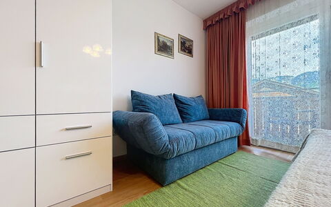 Bergblick: Diseño De Interiores, Piso, Suelo, Madera, Habitación, Mueble, Techo, Departamento, Cama, Habitación