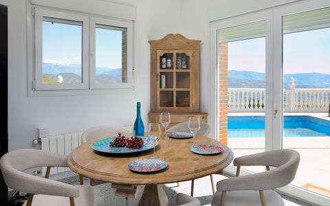 Magdalena: Mueble, Diseño De Interiores, Silla, Mesa, Madera, Piso, Cocina Y Comedor Mesa, Comedor, Suelo, Habitación