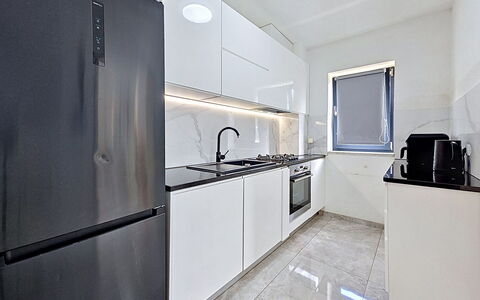Mina: Mueble, Arbusto, Jardín, Mueble Para Exteriores, Sombra, Mesa Al Aire Libre, Silla, Patio, Patio Interior, Yarda