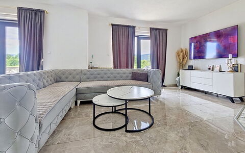 Mina: Mueble, Arbusto, Jardín, Mueble Para Exteriores, Sombra, Mesa Al Aire Libre, Silla, Patio, Patio Interior, Yarda