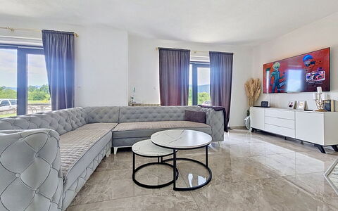 Mina: Mueble, Arbusto, Jardín, Mueble Para Exteriores, Sombra, Mesa Al Aire Libre, Silla, Patio, Patio Interior, Yarda