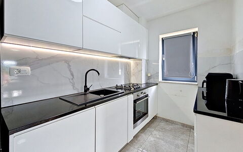 Mina: Mueble, Arbusto, Jardín, Mueble Para Exteriores, Sombra, Mesa Al Aire Libre, Silla, Patio, Patio Interior, Yarda