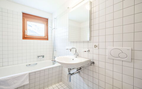 Flims 800: Baño, Arreglo De Tubería, Diseño De Interiores, Piso, Suelo, Grifo, Plomería, Lavabo Del Baño, Lavabo, Techo