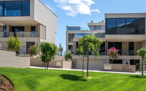 Alojamiento:&nbsp;Petram Deluxe Villa with Rooftop Pool 121.5