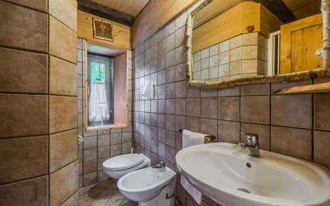 Villa Ragada: Mueble, Diseño De Interiores, Piso, Suelo, Suelos De Madera, Madera, Silla, Techo, Cocina Y Comedor Mesa, Mesa