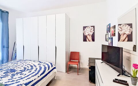 Bemi' Al Mare: Mueble, Diseño De Interiores, Cama, Piso, Pared, Habitación, Suelo, Madera, Habitación, Sábana