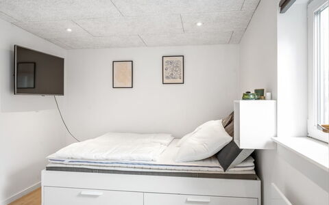 Keijo - from the Sea: Mueble, Diseño De Interiores, Pared, Techo, Piso, Suelo, Habitación, Habitación, Encendiendo, Cama