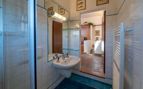Casa dello Scrittore: Piso, Diseño De Interiores, Suelo, Arreglo De Tubería, Techo, Baño, Habitación, Lavabo Del Baño, Plomería, Grifo