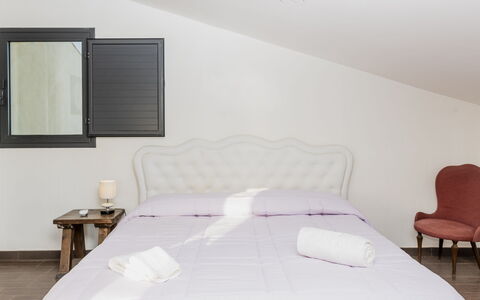 Villa Costa: Mueble, Diseño De Interiores, Cama, Habitación, Madera, Suelo, Sábana, Lecho, Textil, Habitación
