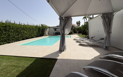 Villa Benvenuti al Sud: Piscina, Sombra, Material Compuesto, Recurso, Ocio, Mueble Para Exteriores, Eco Hotel, Paisajismo, Jardín, Estructura Al Aire Libre