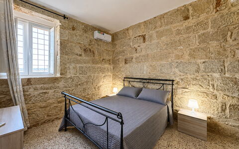 L'Oasi di Salvo: Piso, Suelo, Techo, Pared De Piedra, Habitación, Marco De La Cama, Cama, Lecho