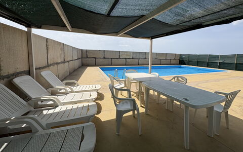 L'Oasi di Salvo: Suelo, Sombra, Piscina