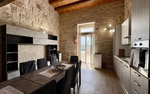 L'Oasi di Salvo: Piso, Mueble, Diseño De Interiores, Techo, Suelo, Cocina, Habitación, Silla, Suelos De Madera, Cocina Y Comedor Mesa