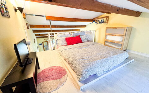Ostrica: Mueble, Diseño De Interiores, Piso, Habitación, Cama, Suelo, Madera, Habitación, Techo, Suelos De Madera