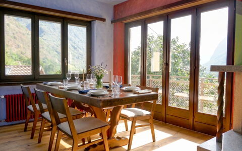 Casa Malva: Mueble, Mesa, Diseño De Interiores, Silla, Madera, Comedor, Cocina Y Comedor Mesa, Piso, Suelo, Techo
