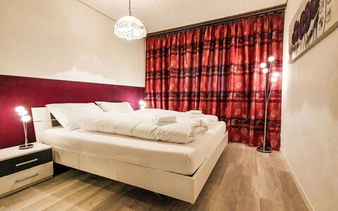 Casa Primavera B31: Cama, Diseño De Interiores, Habitación, Sábana, Piso, Mueble, Suelo, Lecho, Habitación, Marco De La Cama