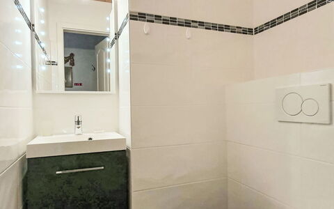 Casa Primavera B31: Piso, Suelo, Baño, Pared, Arreglo De Tubería, Baño, Diseño De Interiores, Asiento Del Baño, Loseta, Plomería