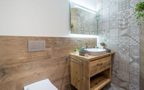 Flims 796: Piso, Arreglo De Tubería, Suelo, Baño, Madera, Diseño De Interiores, Mueble De Baño, Lavabo Del Baño, Lavabo, Baño