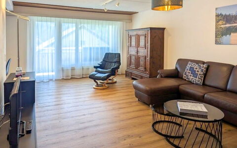 Laax 76: Mueble, Diseño De Interiores, Piso, Suelo, Suelos De Madera, Sofá, Madera, Techo, Sala, Suelo Laminado