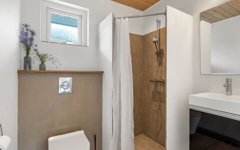 Erna - 900M from the Sea: Mueble, Mar, Silla, Sombra, Balcón, Mueble Para Exteriores, Eco Hotel, Costa, Cubierta, Manchas De Madera