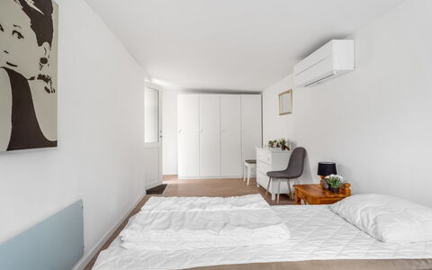 Erna - 900M from the Sea: Mueble, Mar, Silla, Sombra, Balcón, Mueble Para Exteriores, Eco Hotel, Costa, Cubierta, Manchas De Madera