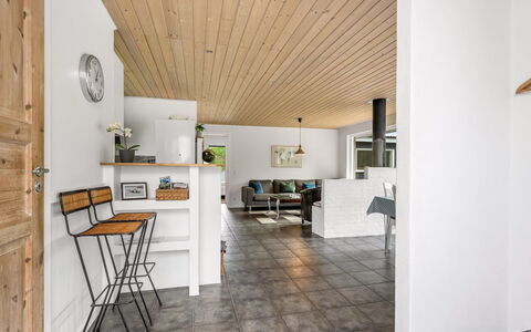 Erna - 900M from the Sea: Mueble, Mar, Silla, Sombra, Balcón, Mueble Para Exteriores, Eco Hotel, Costa, Cubierta, Manchas De Madera