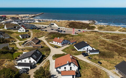 Flugha - 190M from the Sea: Paisaje, Barrio Residencial, El Terreno Del Lote, Casa, Fenómeno Geológico, Pendiente, Cabaña, Costa, Pueblo, Suburbio