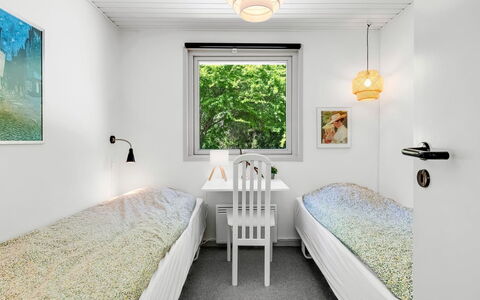 Flor - 900M from the Sea: Pared, Habitación, Cama, Diseño De Interiores, Lecho, Techo, Sábana, Suelo, Piso, Casa
