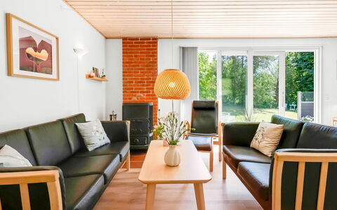 Flor - 900M from the Sea: Mueble, Diseño De Interiores, Pared, Piso, Madera, Suelo, Sofá, Sala, Casa, Encendiendo