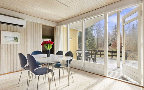 Ursula - 7Km from the Sea: Madera, Piso, Suelos De Madera, Suelo, Diseño De Interiores, Mueble, Cocina Y Comedor Mesa, Techo, Casa, Comedor