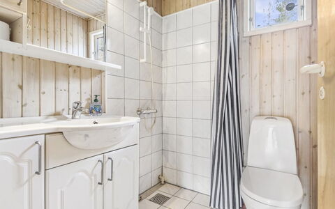 Ursula - 7Km from the Sea: Madera, Piso, Suelo, Arreglo De Tubería, Diseño De Interiores, Lavabo, Baño, Lavabo Del Baño, Plomería, Habitación