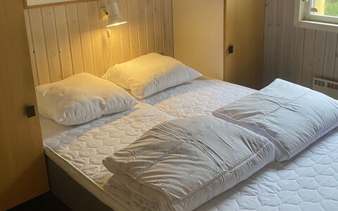Ursula - 7Km from the Sea: Cama, Habitación, Lecho, Sábana, Pared, Suelo, Diseño De Interiores, Piso, Madera, Mueble