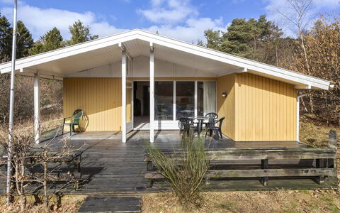 Ursula - 7Km from the Sea: Madera, Casa, Techo, Cabaña, Casa, Porche, Puerta, Sombra, Vía Muerta, Edificios Del Jardín