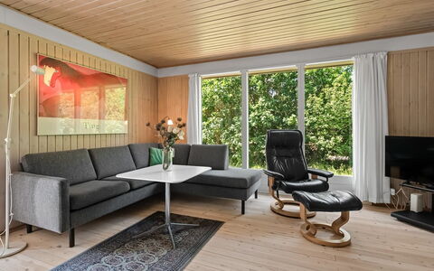 Ursula - 7Km from the Sea: Mueble, Diseño De Interiores, Piso, Madera, Suelo, Sofá, Sala, Mesa, Suelos De Madera, Casa