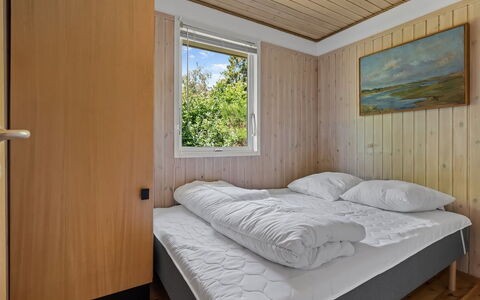 Ursula - 7Km from the Sea: Habitación, Madera, Cama, Sábana, Suelo, Lecho, Piso, Diseño De Interiores, Marco De La Cama, Techo