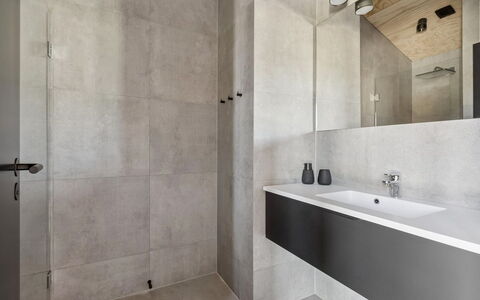 Ania - 500M from the Sea: Piso, Pared, Suelo, Arreglo De Tubería, Baño, Diseño De Interiores, Grifo, Techo, Plomería, Loseta