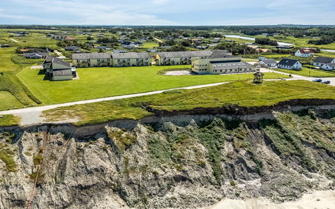 Borjana - 150M from the Sea: Mueble, Habitación, Cama, Suelo, Lecho, Departamento, Diseño De Interiores, Piso, Sábana, Marco De La Cama