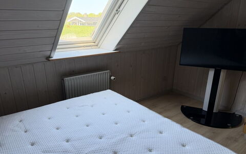 Ulv - from the Sea: Habitación, Madera, Cama, Suelo, Piso, Sábana, Lecho, Diseño De Interiores, Encendiendo, Techo
