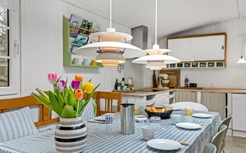 Volmer - 500M from the Sea: Madera, Diseño De Interiores, Mueble, Techo, Lámpara, Encendiendo, Silla, Cocina Y Comedor Mesa, Restaurante, Comedor