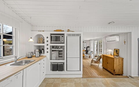 Volmer - 500M from the Sea: Piso, Madera, Suelo, Techo, Diseño De Interiores, Cocina, Suelos De Madera, Mueble, Gabinetes, Electrodoméstico