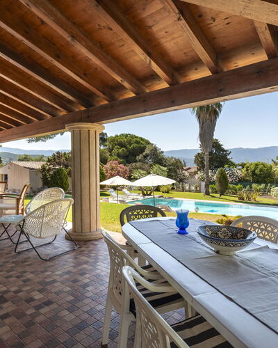 Bleu Isolella: Recurso, Piscina, Mueble, Casa, Eco Hotel, Sombra, Silla, Inmuebles, Jardín, Villa