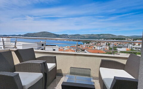 Trogir Okrug Gornji 259: Hierba, Casa, Área Rural, Cabaña, Techo, Casa, Paisaje, Llanura, El Terreno Del Lote
