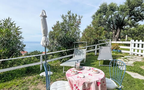 Finale Ligure 30: Hierba, Casa, Área Rural, Cabaña, Techo, Casa, Paisaje, Llanura, El Terreno Del Lote