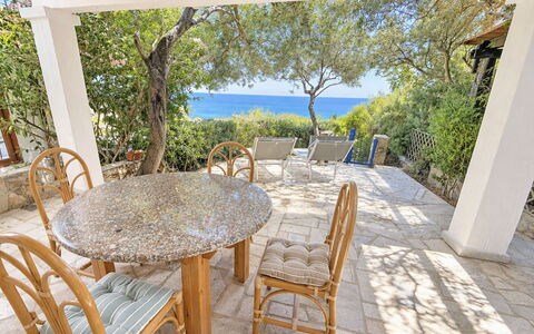 Porto Luna 1: Mueble, Mueble Para Exteriores, Silla, Mesa, Mesa Al Aire Libre, Mar, Cocina Y Comedor Mesa, Costeras Y Los Accidentes Geográficos Oceánico, Sombra, Costa