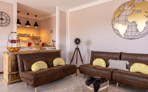Terrazza sulla Luna, Casciana Terme: Mueble, Diseño De Interiores, Sofá, Madera, Piso, Sala, Suelo, Habitación, Textil, Casa