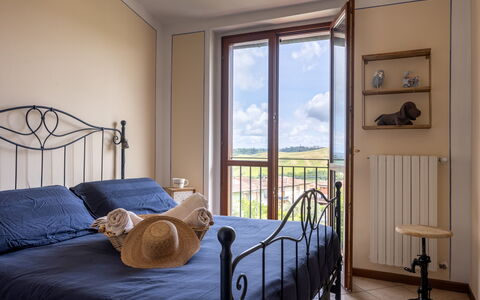 Terrazza sulla Luna, Casciana Terme: Cama, Habitación, Lecho, Diseño De Interiores, Sábana, Mueble, Madera, Habitación, Linos, Marco De La Cama