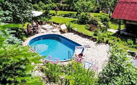 Černý: Piscina, Arbusto, Recurso, Jardín, Cabaña, Paraguas, Patio Interior, Mueble Para Exteriores, Paisajismo, Yarda